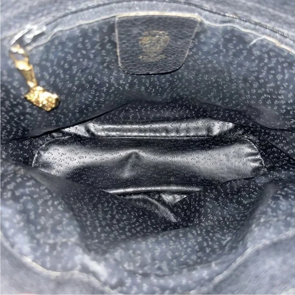 Gucci Black Shoulder Bag with Red and Green Accents - Picture 12 of 16